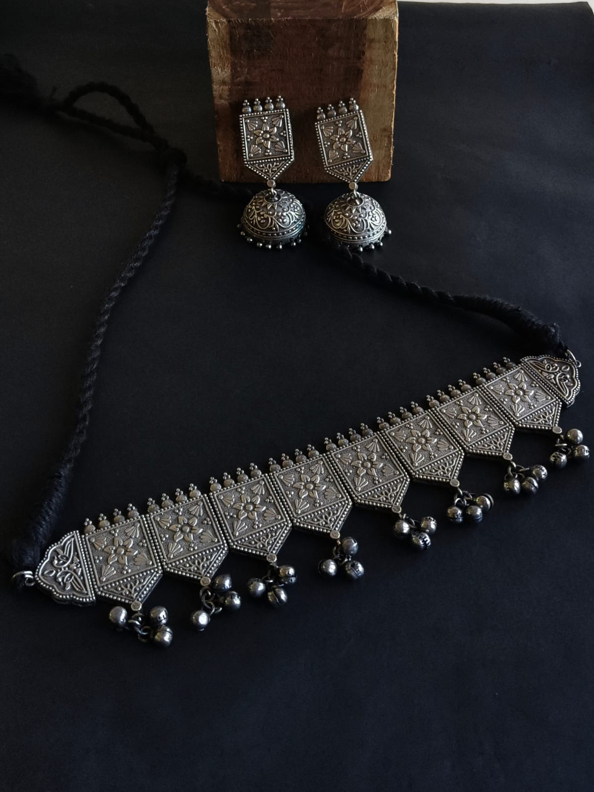 Heritage Bloom Choker Set