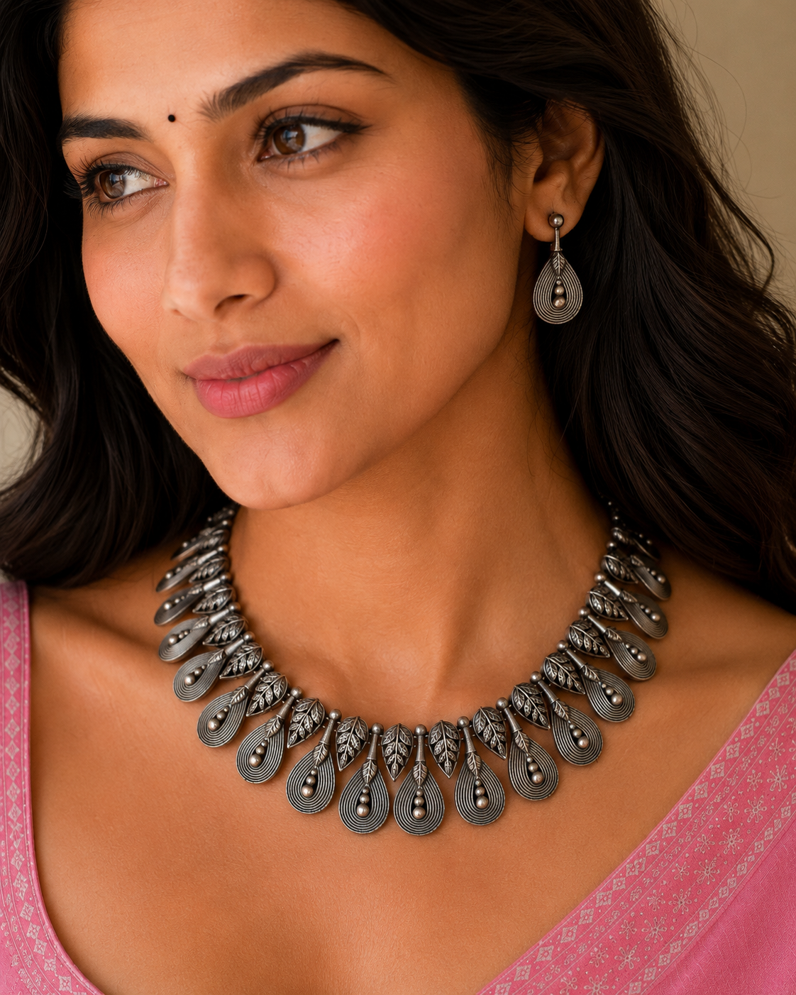 Tarini Teardrop Necklace Set