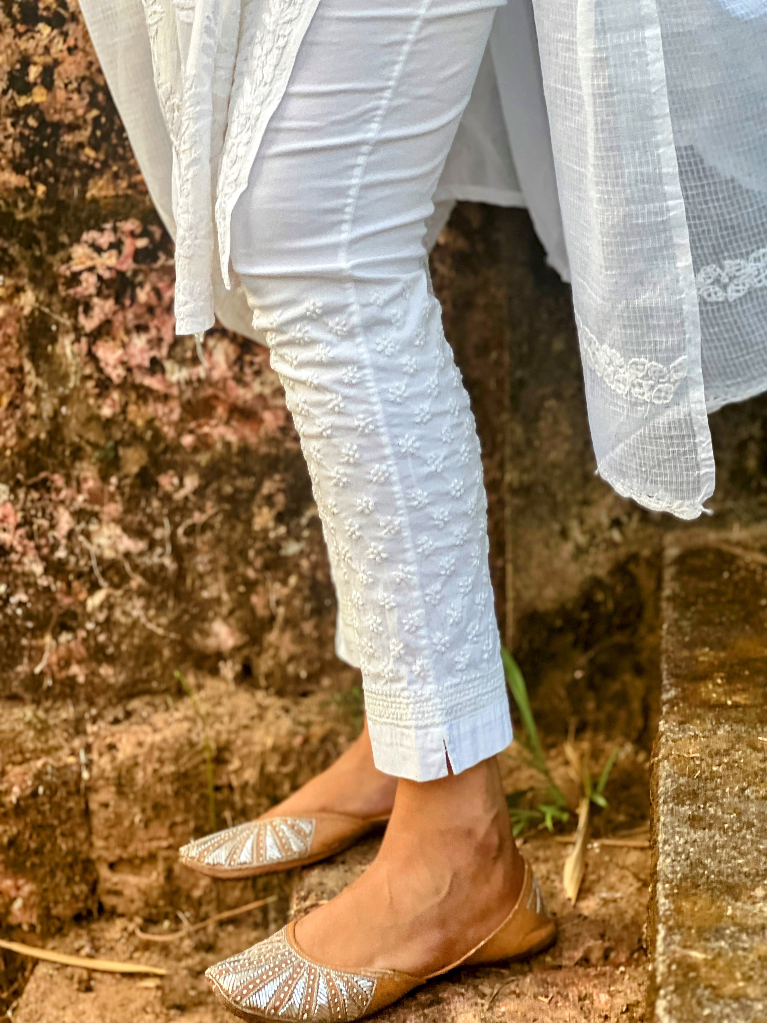 Cotton Lycra Mix Chikankari Legging With Pocket