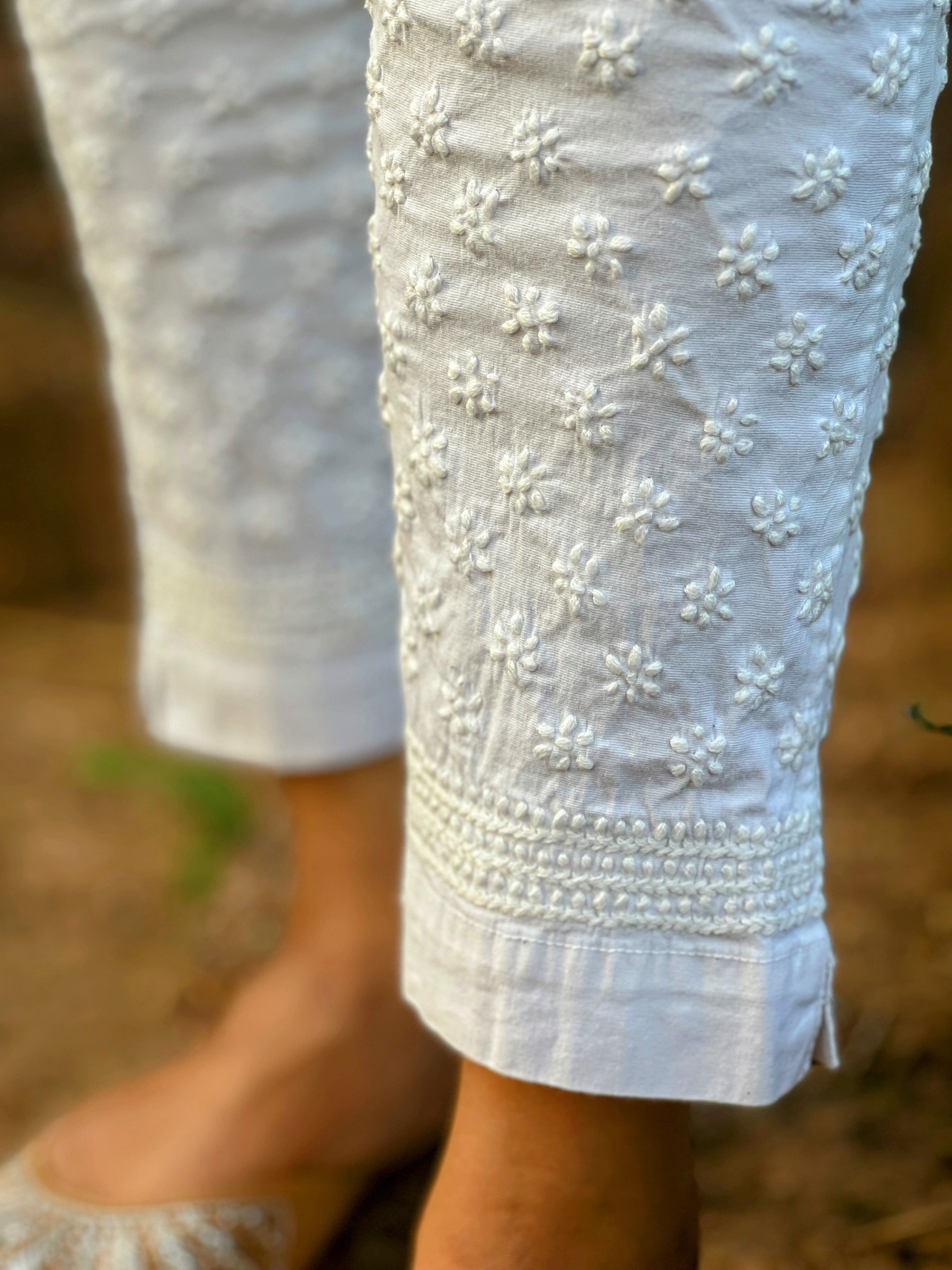 Cotton Lycra Mix Chikankari Legging With Pocket